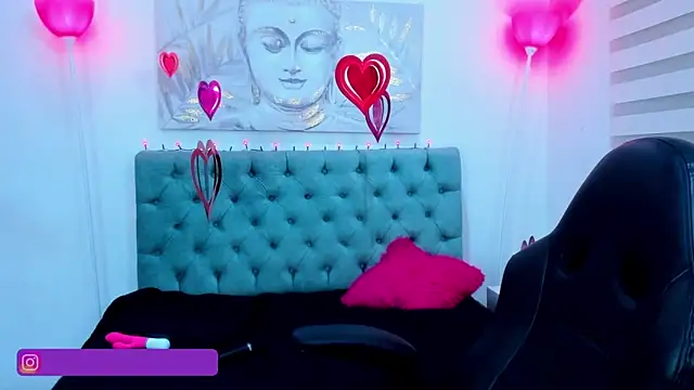 Snapshot of lina_bedoya_ chatting on February 12, 3:05 pm lina bedoya online show from February 12, 3:05 pm