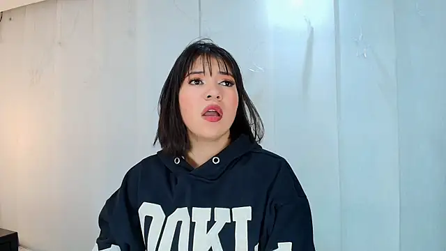 Snapshot of lina_bedoya_ chatting on September 12, 11:32 am lina bedoya online show from September 12, 11:32 am