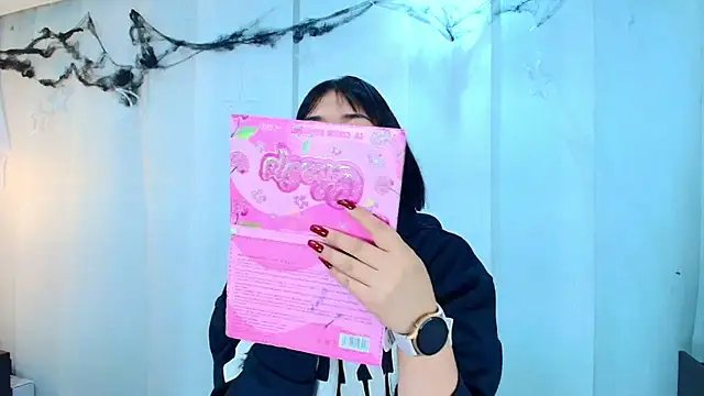 lina bedoya  online show from November 6, 11:33 am