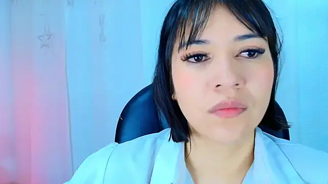 Snapshot of lina_bedoya_ chatting on April 24, 11:34 am lina bedoya online show from April 24, 11:34 am