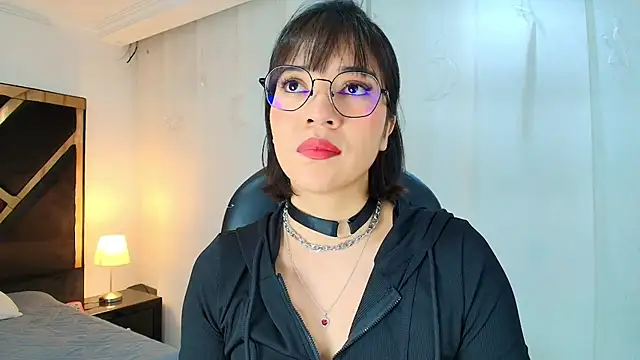 Snapshot of lina_bedoya_ chatting on May 14, 11:39 am lina bedoya online show from May 14, 11:39 am