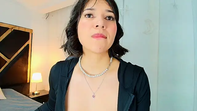 Snapshot of lina_bedoya_ chatting on June 9, 11:44 am lina bedoya online show from June 9, 11:44 am