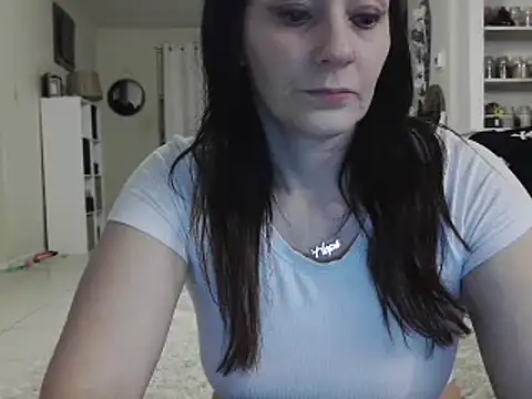 Snapshot of CrystalLakeXO chatting on January 6, 5:19 am CrystalLakeXO online show from January 6, 5:19 am