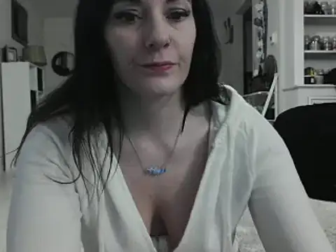 Snapshot of CrystalLakeXO chatting on January 24, 6:35 am CrystalLakeXO online show from January 24, 6:35 am