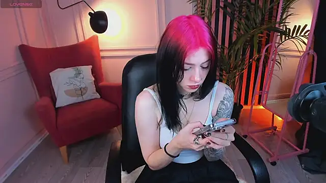 Snapshot of arielabradberry chatting on December 19, 10:13 am arielabradberry online show from December 19, 10:13 am