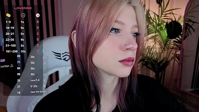 Snapshot of arielabradberry chatting on October 9, 3:43 pm arielabradberry online show from October 9, 3:43 pm