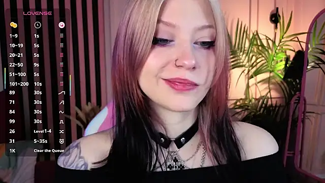 Snapshot of arielabradberry chatting on October 17, 9:01 am arielabradberry online show from October 17, 9:01 am