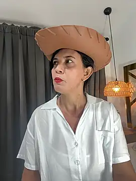 Snapshot of Angel_Perv chatting on May 29, 11:19 am Angel Perv online show from May 29, 11:19 am