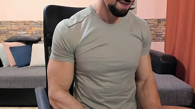 HotHunkTrainer online show from December 22, 8:44 am