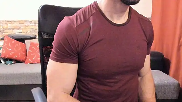 HotHunkTrainer online show from February 12, 8:53 am