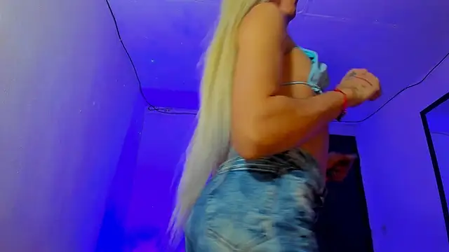 Snapshot of emperatrizhotwolf chatting on March 2, 1:38 pm emperatrizhotwolf online show from March 2, 1:38 pm