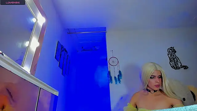 Snapshot of emperatrizhotwolf chatting on March 18, 7:41 am emperatrizhotwolf online show from March 18, 7:41 am