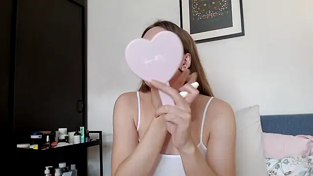 Snapshot of Scarlettford chatting on July 15, 8:41 am Scarlettford online show from July 15, 8:41 am