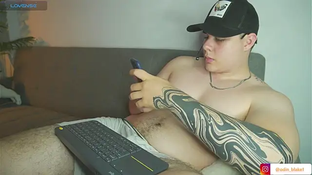 Snapshot of odin_blake chatting on January 7, 2:53 am odin blake online show from January 7, 2:53 am