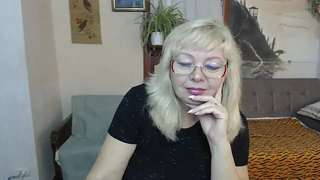 EvelynLoveShy online show from October 30, 7:03 pm