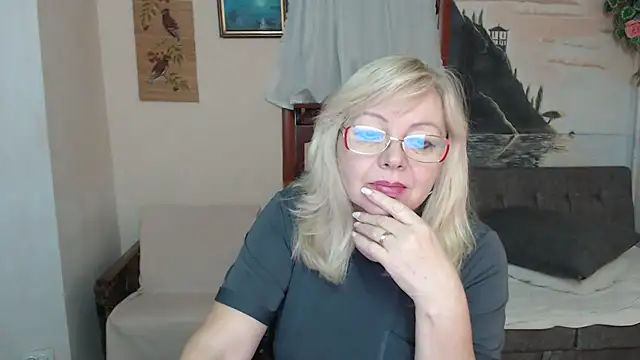 EvelynLoveShy online show from November 14, 8:40 pm