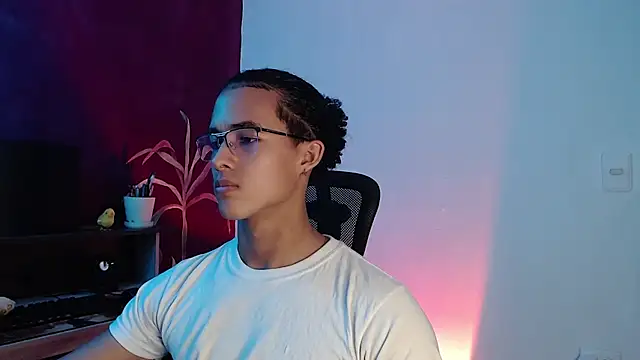 alejo x3 online show from March 23, 5:00 am