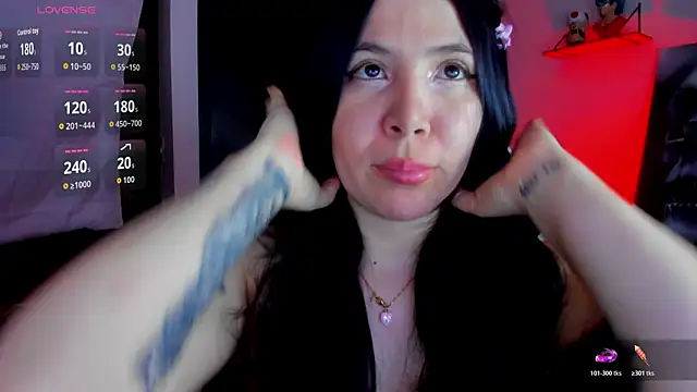 Snapshot of AilynRed chatting on July 30, 4:00 am AilynRed online show from July 30, 4:00 am