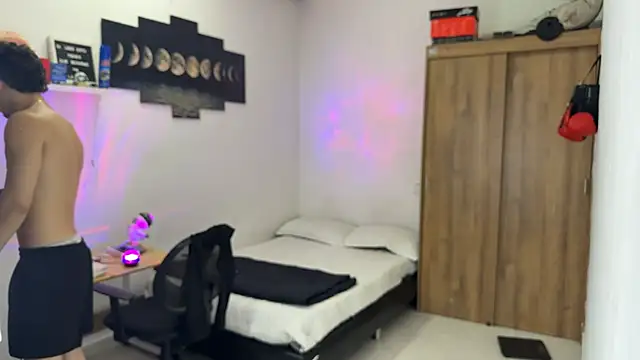 Kisan Smith online show from November 12, 2:01 am