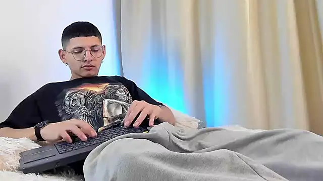 a lejandro 0 8 online show from December 18, 3:15 am