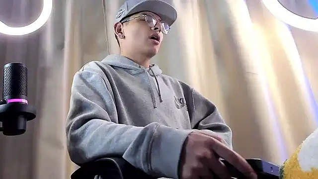 a lejandro 0 8 online show from February 5, 4:06 am