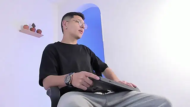 a lejandro 0 8 online show from February 26, 7:38 pm