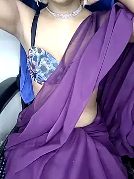 Snapshot of Leeeezzzz_roy chatting on October 28, 7:49 pm Leeeezzzz roy online show from October 28, 7:49 pm