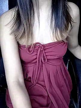 Snapshot of Leeeezzzz_roy chatting on January 31, 7:11 pm Leeeezzzz roy online show from January 31, 7:11 pm