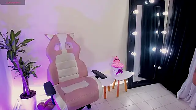 EmmaRusellx online show from March 1, 4:11 pm