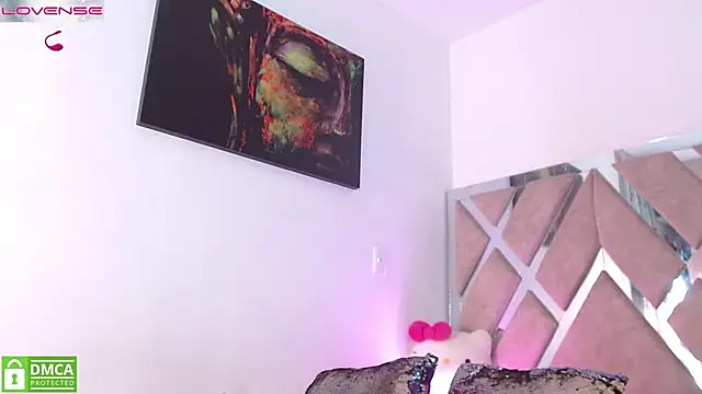 Snapshot of LauryMoons chatting on February 4, 12:05 am LauryMoons online show from February 4, 12:05 am