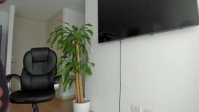 Snapshot of charlotte_tiller chatting on May 2, 6:57 pm charlotte tiller online show from May 2, 6:57 pm