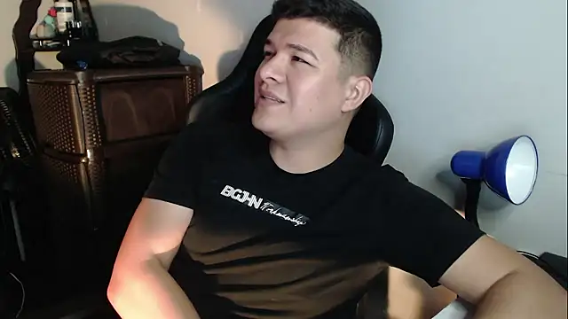 Snapshot of Plug_Control chatting on January 14, 12:16 am Plug Control online show from January 14, 12:16 am