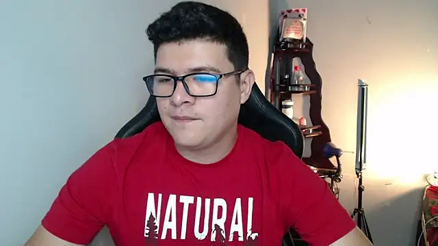 Snapshot of Plug_Control chatting on February 18, 8:38 pm Plug Control online show from February 18, 8:38 pm