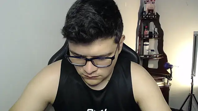 Snapshot of Plug_Control chatting on February 21, 5:14 pm Plug Control online show from February 21, 5:14 pm