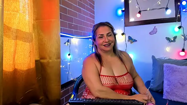 Snapshot of maja_hills chatting on February 27, 9:04 pm maja hills online show from February 27, 9:04 pm