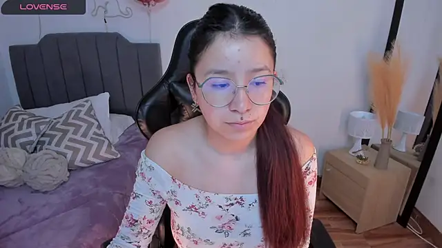 Amy joones online show from April 3, 11:30 am