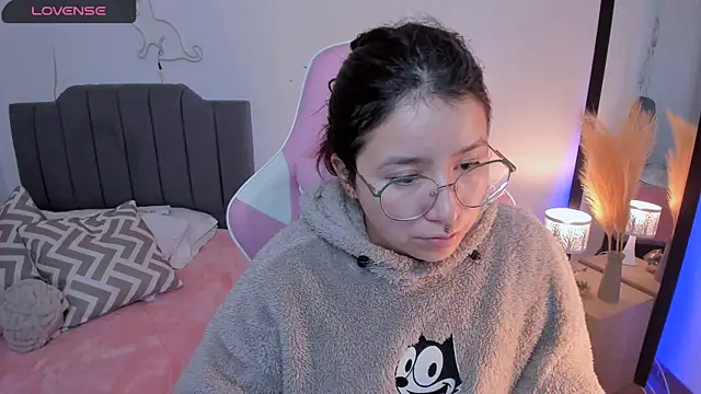 Amy joones online show from April 7, 11:10 am