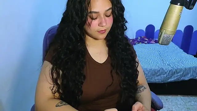 Luciernaga18 online show from April 2, 11:35 pm