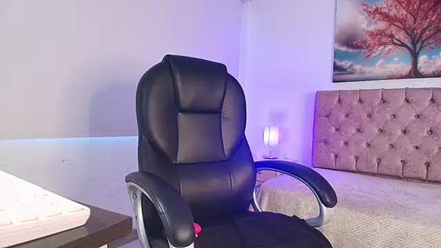 Julianaa Castro  online show from February 14, 12:02 pm