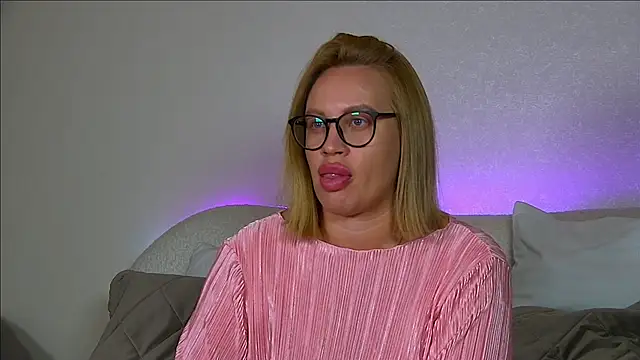 MariaNeumann online show from October 19, 6:30 pm