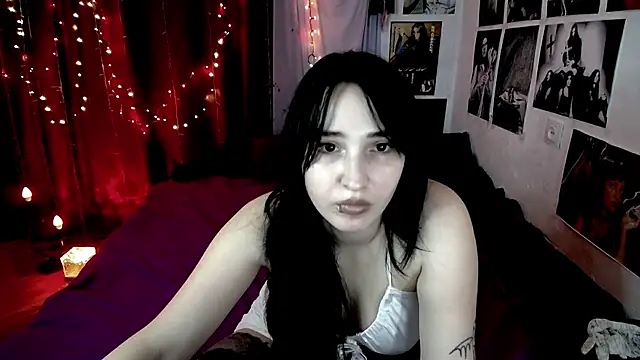 Snapshot of Tricky_Vicky666 chatting on March 7, 10:32 pm Tricky Vicky666 online show from March 7, 10:32 pm