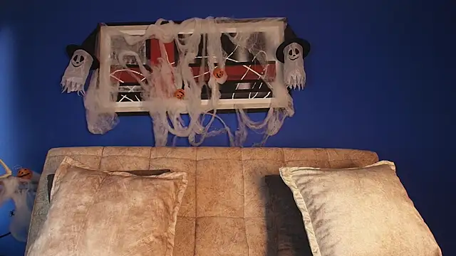 liccy hall online show from October 30, 11:44 am