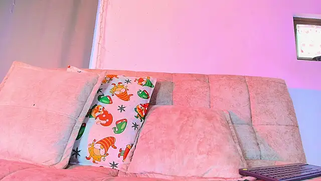 liccy hall online show from December 18, 11:38 am