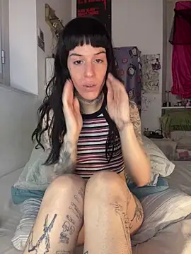 Snapshot of giuli_zerozero chatting on February 4, 9:37 am giuli zerozero online show from February 4, 9:37 am