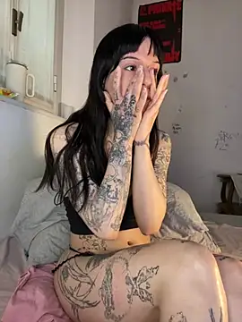 Snapshot of giuli_zerozero chatting on March 18, 10:18 am giuli zerozero online show from March 18, 10:18 am