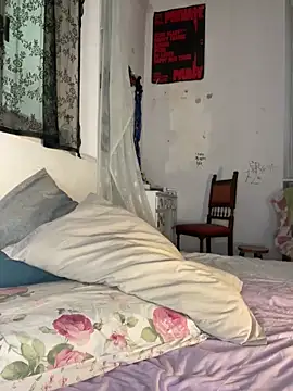 Snapshot of giuli_zerozero chatting on March 30, 3:24 pm giuli zerozero online show from March 30, 3:24 pm