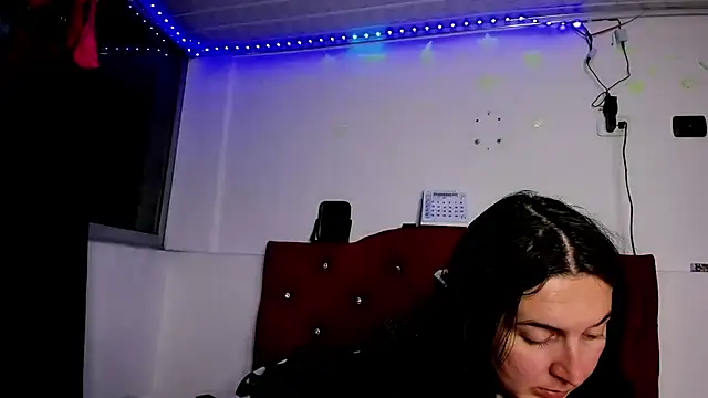 Sweet-Suck69 online show from March 12, 7:02 am