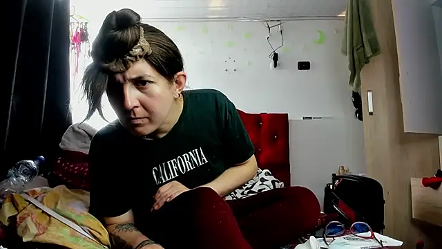 Sweet-Suck69 online show from March 18, 4:59 pm