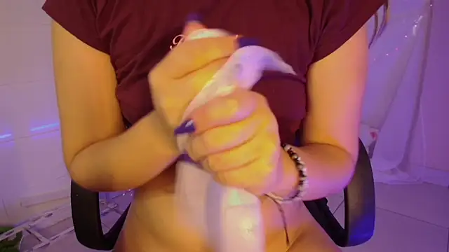 Giia paiige18 online show from October 28, 1:09 am