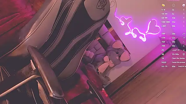 Vianca Chanel online show from December 11, 4:39 am